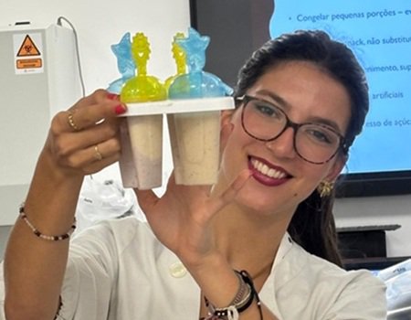Alunos de Enfermagem Veterinária fizeram gelados para cães com formulação segura